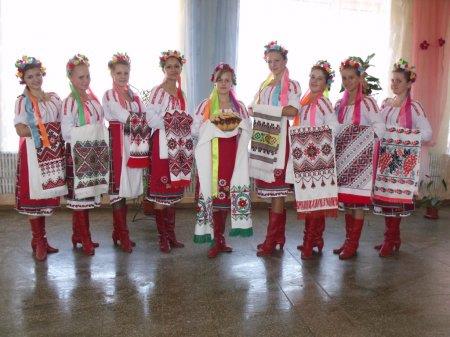Вітаємо ансамбль народного танцю «Весняночка»