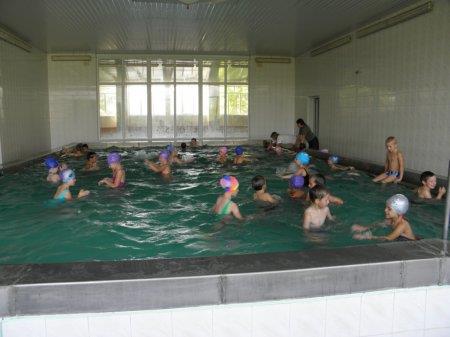 Поїздки молодших школярів у басейн