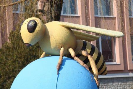 Відкриття скульптурної композиції бджілки.