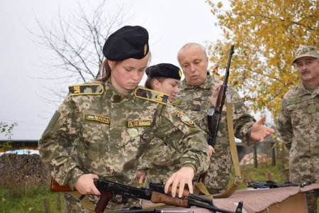 Заняття з територіальної оборони з учнями військово-спортивного профілю