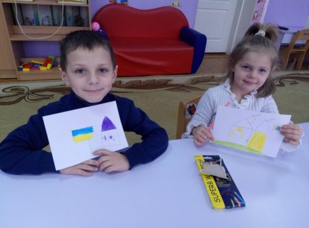 в старшій групі «Квіточки» відбулося заняття на тему: «День Соборності України». 